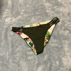 Reversible bikini bottom